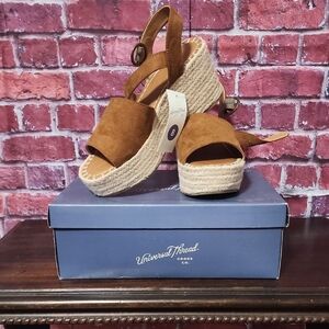 Brand NEW In Box Universal Thread Tan Espadrille Wedge Sandals Size 8